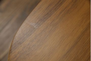 中古　美品　アクタス取り扱い　ドイツ製　TECTA(テクタ)　昇降機能付きが嬉しいシンプルでモダンなサイドテーブル(エンドテーブル、ナイトテーブル、花台、飾り台)(定価約8万円)(R-069840)