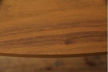 中古　美品　アクタス取り扱い　ドイツ製　TECTA(テクタ)　昇降機能付きが嬉しいシンプルでモダンなサイドテーブル(エンドテーブル、ナイトテーブル、花台、飾り台)(定価約8万円)(R-069840)