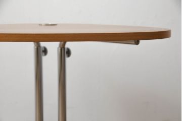中古　美品　アクタス取り扱い　ドイツ製　TECTA(テクタ)　昇降機能付きが嬉しいシンプルでモダンなサイドテーブル(エンドテーブル、ナイトテーブル、花台、飾り台)(定価約8万円)(R-069840)