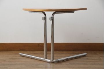 中古　美品　アクタス取り扱い　ドイツ製　TECTA(テクタ)　昇降機能付きが嬉しいシンプルでモダンなサイドテーブル(エンドテーブル、ナイトテーブル、花台、飾り台)(定価約8万円)(R-069840)
