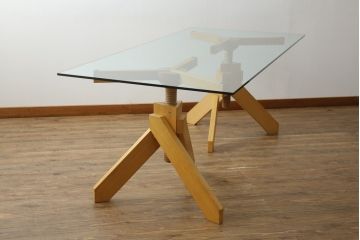 中古　Cassina(カッシーナ)取り扱い　De Padova(デ・パドヴァ)社　VIDUN(ヴィドゥン)　ヴィコ・マジストレッティデザイン　支柱を回して高さが調節できるガラステーブル(ダイニングテーブル、食卓、4人掛け、6人掛け)(定価約80〜90万円)(R-069843)