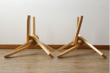 中古　Cassina(カッシーナ)取り扱い　De Padova(デ・パドヴァ)社　VIDUN(ヴィドゥン)　ヴィコ・マジストレッティデザイン　支柱を回して高さが調節できるガラステーブル(ダイニングテーブル、食卓、4人掛け、6人掛け)(定価約80〜90万円)(R-069843)