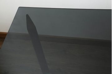 中古　Calligaris(カリガリス)　TOKYO(トーキョー)　X型にデザインされた脚が目を引くガラストップダイニングテーブル(食卓、4人掛け、6人掛け)(定価約20万円)(R-069844)