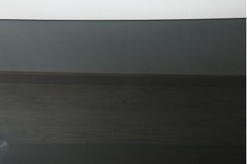 中古　Calligaris(カリガリス)　TOKYO(トーキョー)　X型にデザインされた脚が目を引くガラストップダイニングテーブル(食卓、4人掛け、6人掛け)(定価約20万円)(R-069844)