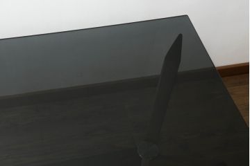中古　Calligaris(カリガリス)　TOKYO(トーキョー)　X型にデザインされた脚が目を引くガラストップダイニングテーブル(食卓、4人掛け、6人掛け)(定価約20万円)(R-069844)