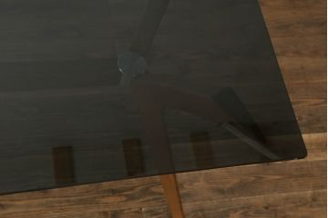 中古　Calligaris(カリガリス)　TOKYO(トーキョー)　X型にデザインされた脚が目を引くガラストップダイニングテーブル(食卓、4人掛け、6人掛け)(定価約20万円)(R-069844)