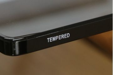 中古　Calligaris(カリガリス)　TOKYO(トーキョー)　X型にデザインされた脚が目を引くガラストップダイニングテーブル(食卓、4人掛け、6人掛け)(定価約20万円)(R-069844)