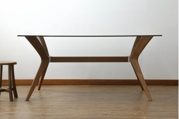 中古　Calligaris(カリガリス)　TOKYO(トーキョー)　X型にデザインされた脚が目を引くガラストップダイニングテーブル(食卓、4人掛け、6人掛け)(定価約20万円)(R-069844)