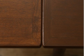 デンマークヴィンテージ　1960年から1970年頃　チーク材　Hi-Land(ハイランド)　すっきりとした佇まいが魅力的なエクステンションテーブル　(R-069845)