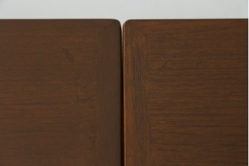 デンマークヴィンテージ　1960年から1970年頃　チーク材　Hi-Land(ハイランド)　すっきりとした佇まいが魅力的なエクステンションテーブル　(R-069845)