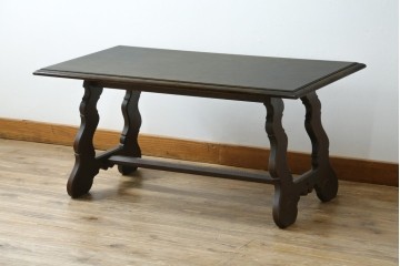 中古　神戸洋家具　永田良介商店　ユニークな脚のデザインが目を引くシックなセンターテーブル　(R-069846)