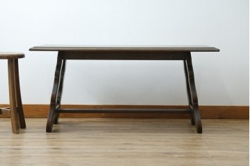 中古　神戸洋家具　永田良介商店　ユニークな脚のデザインが目を引くシックなセンターテーブル　(R-069846)