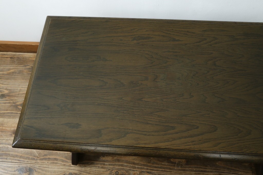 中古　神戸洋家具　永田良介商店　ユニークな脚のデザインが目を引くシックなセンターテーブル　(R-069846)