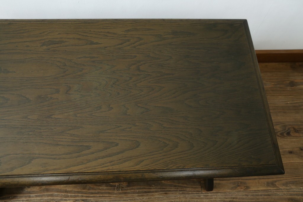 中古　神戸洋家具　永田良介商店　ユニークな脚のデザインが目を引くシックなセンターテーブル　(R-069846)