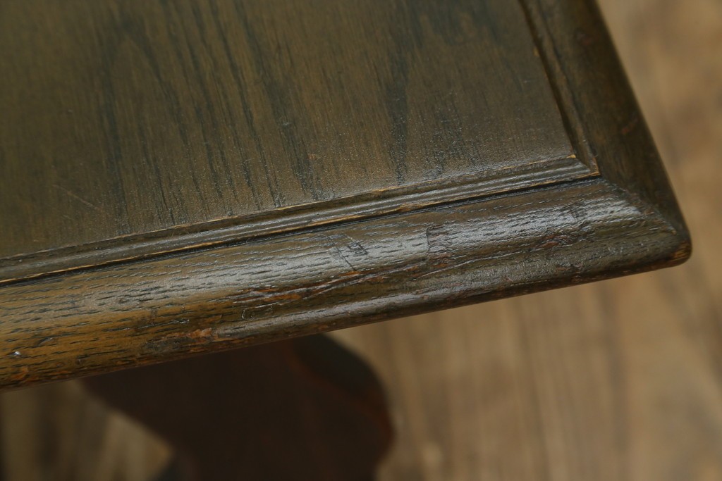 中古　神戸洋家具　永田良介商店　ユニークな脚のデザインが目を引くシックなセンターテーブル　(R-069846)