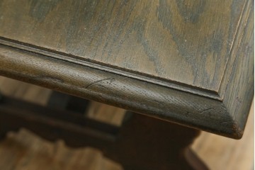 中古　神戸洋家具　永田良介商店　ユニークな脚のデザインが目を引くシックなセンターテーブル　(R-069846)