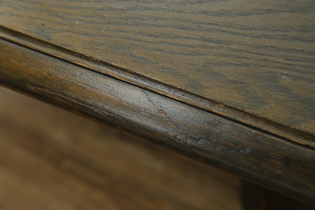 中古　神戸洋家具　永田良介商店　ユニークな脚のデザインが目を引くシックなセンターテーブル　(R-069846)