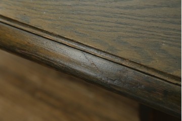 中古　神戸洋家具　永田良介商店　ユニークな脚のデザインが目を引くシックなセンターテーブル　(R-069846)