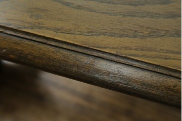 中古　神戸洋家具　永田良介商店　ユニークな脚のデザインが目を引くシックなセンターテーブル　(R-069846)