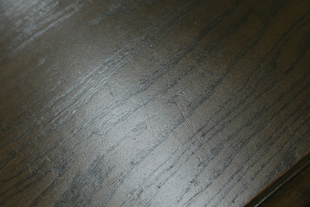 中古　神戸洋家具　永田良介商店　ユニークな脚のデザインが目を引くシックなセンターテーブル　(R-069846)