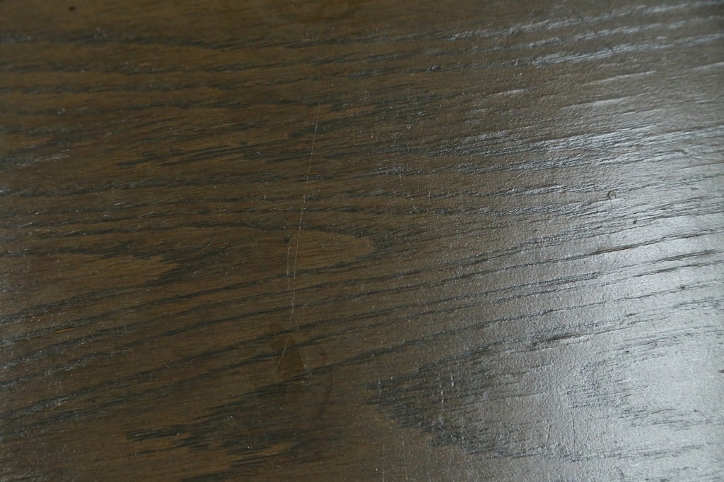 中古　神戸洋家具　永田良介商店　ユニークな脚のデザインが目を引くシックなセンターテーブル　(R-069846)