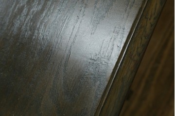 中古　神戸洋家具　永田良介商店　ユニークな脚のデザインが目を引くシックなセンターテーブル　(R-069846)