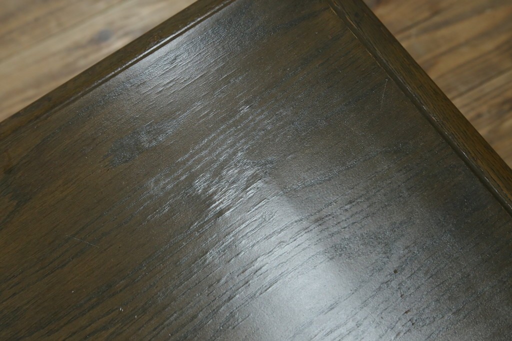 中古　神戸洋家具　永田良介商店　ユニークな脚のデザインが目を引くシックなセンターテーブル　(R-069846)