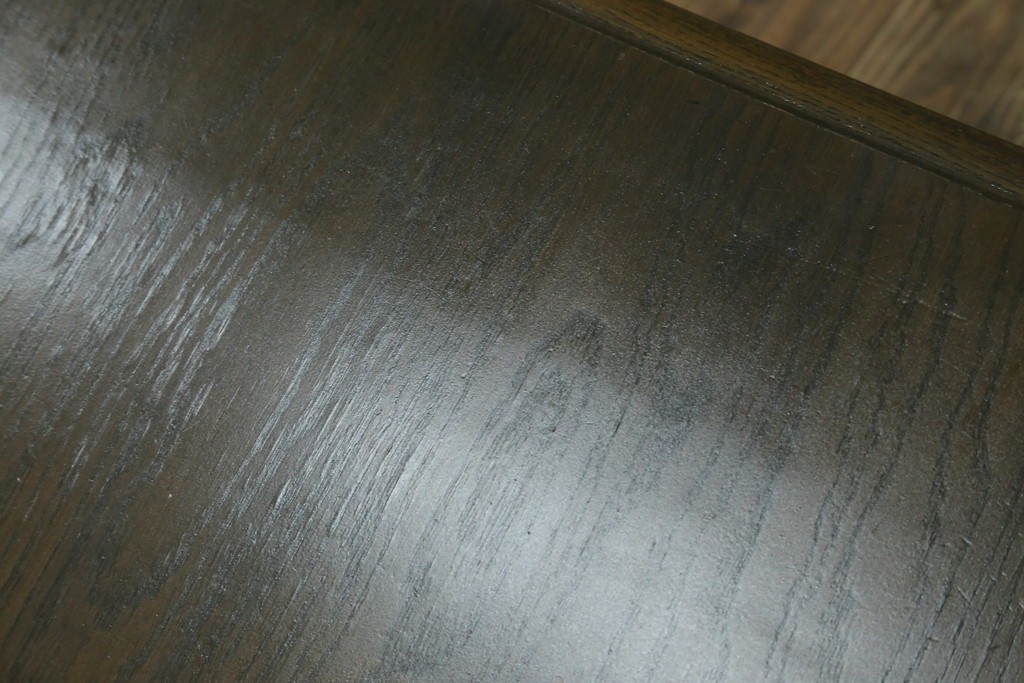 中古　神戸洋家具　永田良介商店　ユニークな脚のデザインが目を引くシックなセンターテーブル　(R-069846)