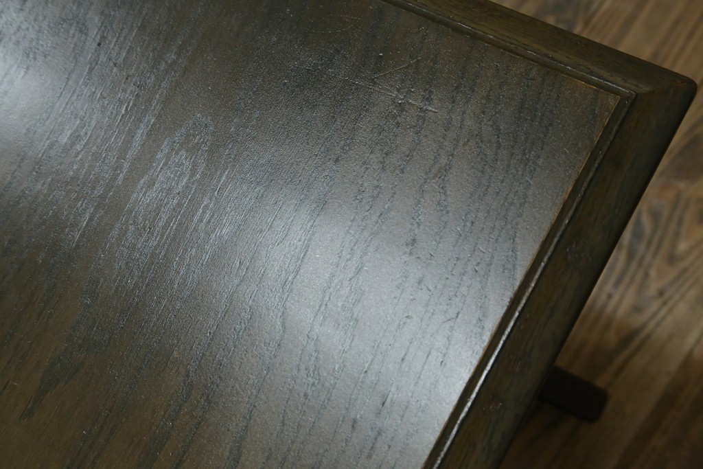 中古　神戸洋家具　永田良介商店　ユニークな脚のデザインが目を引くシックなセンターテーブル　(R-069846)