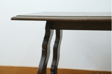 中古　神戸洋家具　永田良介商店　ユニークな脚のデザインが目を引くシックなセンターテーブル　(R-069846)