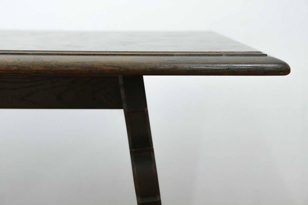 中古　神戸洋家具　永田良介商店　ユニークな脚のデザインが目を引くシックなセンターテーブル　(R-069846)