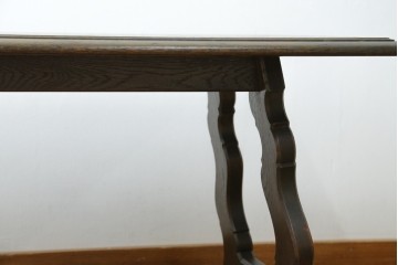 中古　神戸洋家具　永田良介商店　ユニークな脚のデザインが目を引くシックなセンターテーブル　(R-069846)