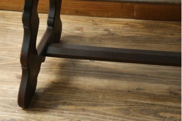 中古　神戸洋家具　永田良介商店　ユニークな脚のデザインが目を引くシックなセンターテーブル　(R-069846)