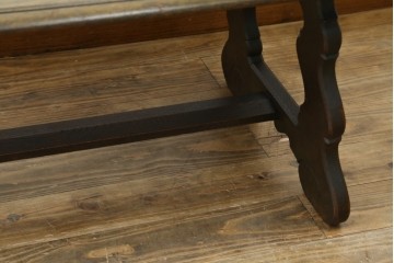 中古　神戸洋家具　永田良介商店　ユニークな脚のデザインが目を引くシックなセンターテーブル　(R-069846)