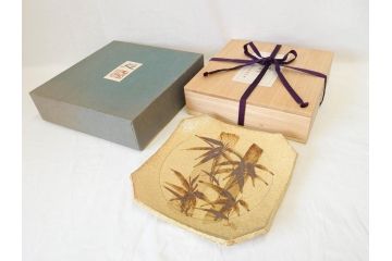 加山又造　限定40部のうち34番　8.6寸　約26cm　上品な和の雰囲気溢れる鉄絵竹文角皿(八寸六分、共箱付き、和食器)(R-069852)