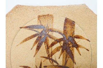 加山又造　限定40部のうち34番　8.6寸　約26cm　上品な和の雰囲気溢れる鉄絵竹文角皿(八寸六分、共箱付き、和食器)(R-069852)