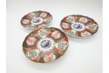明治期　伊万里焼　錦手　金襴手　染錦　二重角富(角冨)　金彩　色絵　桃図　草花文　8寸皿　約25cm　煌びやかで豪華な絵付けの大皿3枚セット(深皿、和皿、和食器、八寸)(R-069861)
