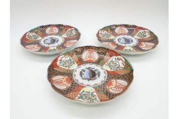 明治期　伊万里焼　錦手　金襴手　染錦　二重角富(角冨)　金彩　色絵　桃図　草花文　8寸皿　約25cm　煌びやかで豪華な絵付けの大皿3枚セット(深皿、和皿、和食器、八寸)(R-069861)