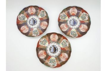 明治期　伊万里焼　錦手　金襴手　染錦　二重角富(角冨)　金彩　色絵　桃図　草花文　8寸皿　約25cm　煌びやかで豪華な絵付けの大皿3枚セット(深皿、和皿、和食器、八寸)(R-069861)