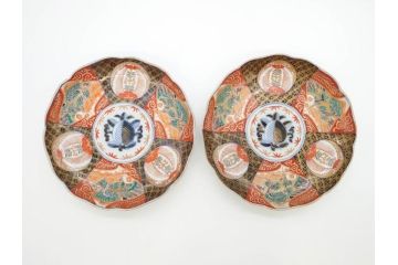 明治期　伊万里焼　錦手　金襴手　染錦　二重角富(角冨)　金彩　色絵　桃図　7.7寸皿　約24cm　煌びやかで豪華な絵付けの中皿2枚セット(深皿、和皿、和食器、七寸七分)(R-069862)