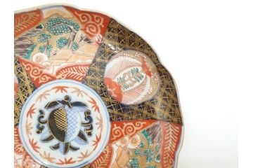 明治期　伊万里焼　錦手　金襴手　染錦　二重角富(角冨)　金彩　色絵　桃図　7.7寸皿　約24cm　煌びやかで豪華な絵付けの中皿2枚セット(深皿、和皿、和食器、七寸七分)(R-069862)