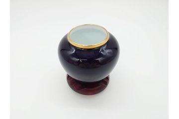 稀少　大倉陶園　瑠璃(台座付き)　色蒔き(ピンク)　飯田深雪コラボ(Miyuki Iida)　ゴールドラインのデザインが目を惹くシュガーポット&花瓶3点セット(ボンボン、菓子器、洋食器、花器、箱付き)(R-069863)