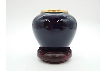稀少　大倉陶園　瑠璃(台座付き)　色蒔き(ピンク)　飯田深雪コラボ(Miyuki Iida)　ゴールドラインのデザインが目を惹くシュガーポット&花瓶3点セット(ボンボン、菓子器、洋食器、花器、箱付き)(R-069863)