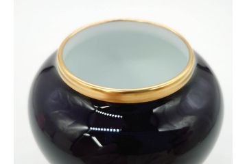 稀少　大倉陶園　瑠璃(台座付き)　色蒔き(ピンク)　飯田深雪コラボ(Miyuki Iida)　ゴールドラインのデザインが目を惹くシュガーポット&花瓶3点セット(ボンボン、菓子器、洋食器、花器、箱付き)(R-069863)