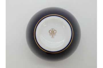 稀少　大倉陶園　瑠璃(台座付き)　色蒔き(ピンク)　飯田深雪コラボ(Miyuki Iida)　ゴールドラインのデザインが目を惹くシュガーポット&花瓶3点セット(ボンボン、菓子器、洋食器、花器、箱付き)(R-069863)