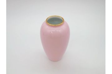 稀少　大倉陶園　瑠璃(台座付き)　色蒔き(ピンク)　飯田深雪コラボ(Miyuki Iida)　ゴールドラインのデザインが目を惹くシュガーポット&花瓶3点セット(ボンボン、菓子器、洋食器、花器、箱付き)(R-069863)