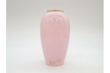稀少　大倉陶園　瑠璃(台座付き)　色蒔き(ピンク)　飯田深雪コラボ(Miyuki Iida)　ゴールドラインのデザインが目を惹くシュガーポット&花瓶3点セット(ボンボン、菓子器、洋食器、花器、箱付き)(R-069863)