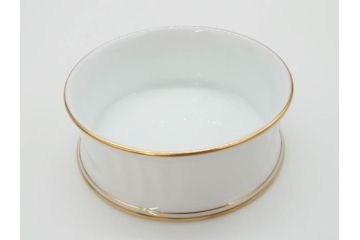 稀少　大倉陶園　瑠璃(台座付き)　色蒔き(ピンク)　飯田深雪コラボ(Miyuki Iida)　ゴールドラインのデザインが目を惹くシュガーポット&花瓶3点セット(ボンボン、菓子器、洋食器、花器、箱付き)(R-069863)