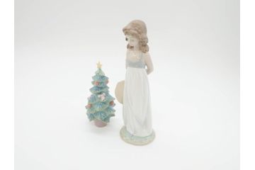 スペイン　リヤドロ　LLADRO　2005 EVENTS CREATION　思い出の丘　クリスマスツリー　優しい色合いと雰囲気が素敵なフィギュリン2点セット(陶器人形、置物、オブジェ、女の子)(R-069866)