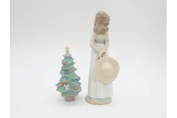 スペイン　リヤドロ　LLADRO　2005 EVENTS CREATION　思い出の丘　クリスマスツリー　優しい色合いと雰囲気が素敵なフィギュリン2点セット(陶器人形、置物、オブジェ、女の子)(R-069866)